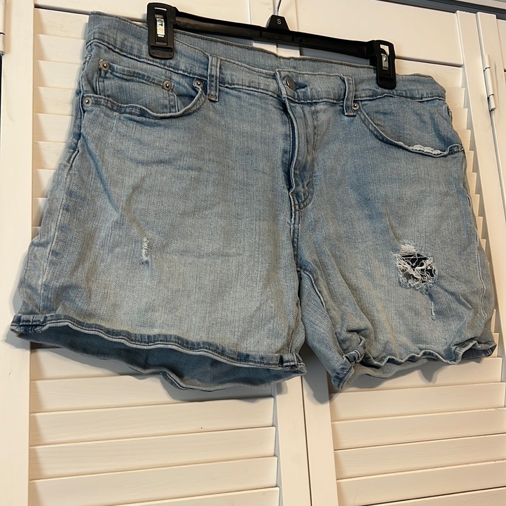 Levi’s denim shorts - Picture 1 of 7